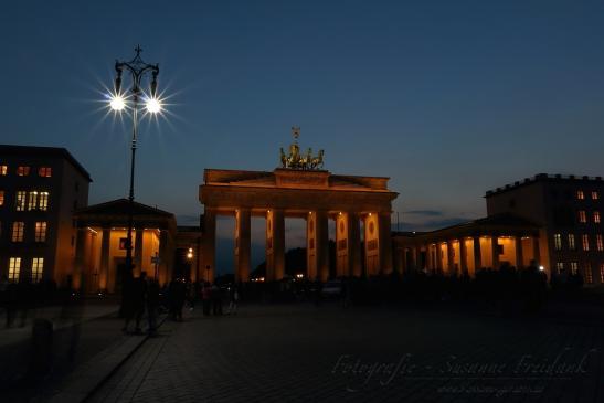 das Brandenburger Tor zur späten Blauen Stunde