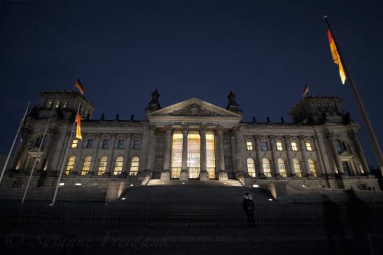 der Reichstag zur späten Blauen Stunde